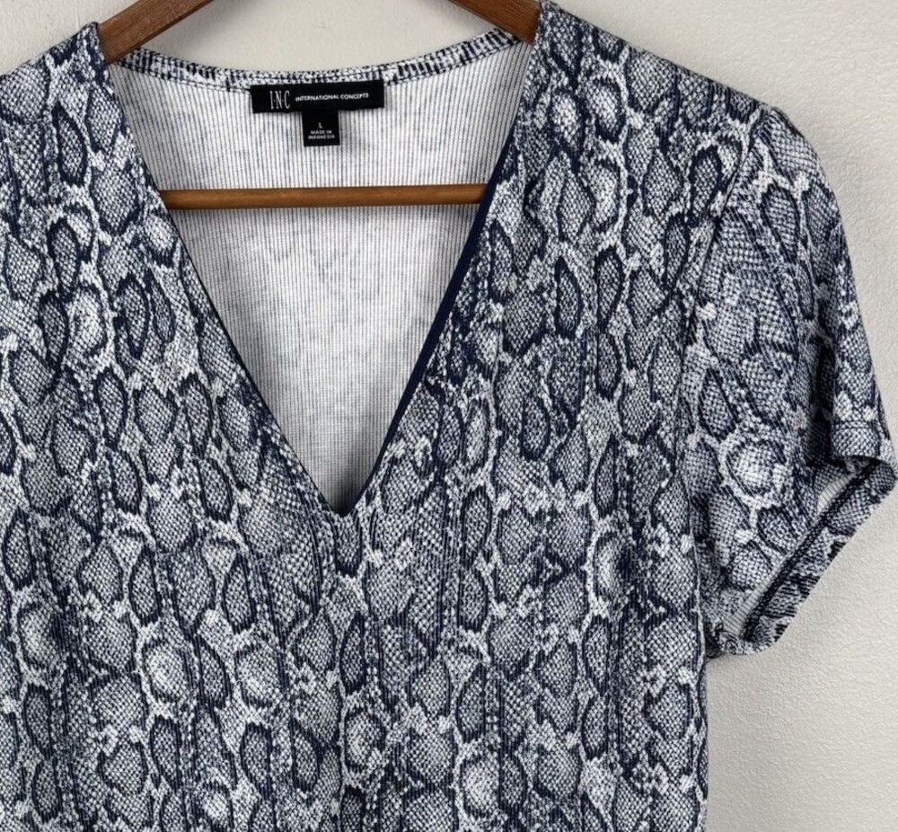 International Concepts Blouse Womens Large Blue Stretch Snakeskin Pattern V-neck